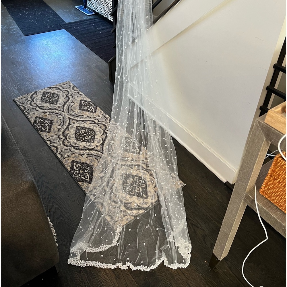 Wedding veil. Handmade. Never worn. Hand sewn pearls.Light ivory.